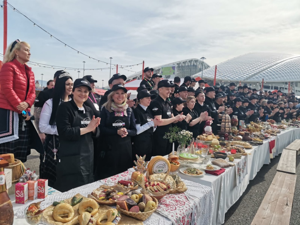 Калужские повара угостили своими блюдами участников Всемирного фестиваля  молодежи